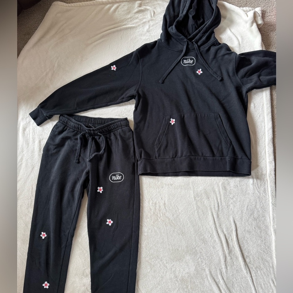 Women’s Nike Black Floral Tracksuit